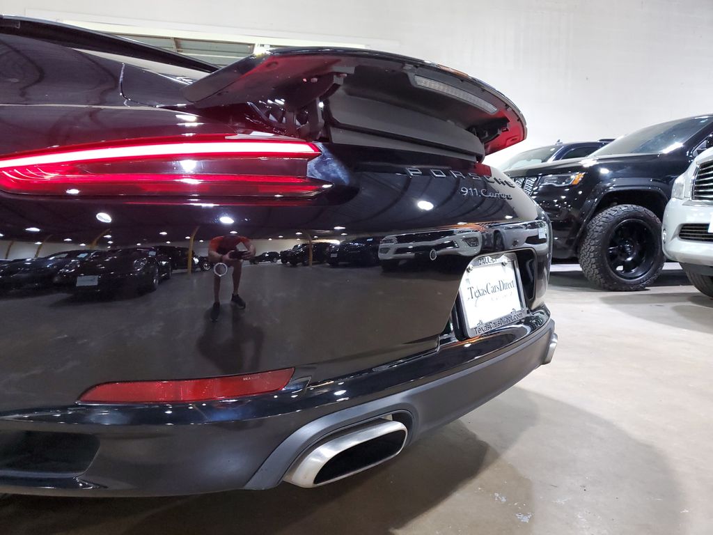 2017 Porsche 911 Carrera photo