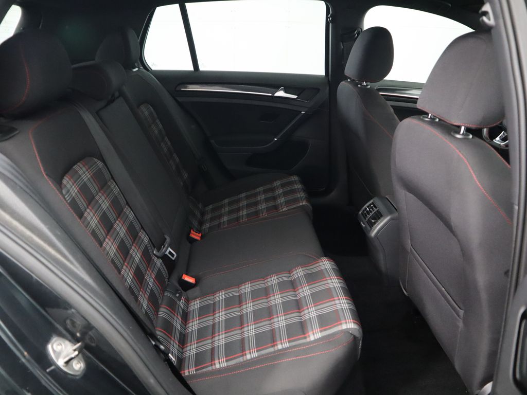 Thumbnail: 2015 Volkswagen Golf - 21