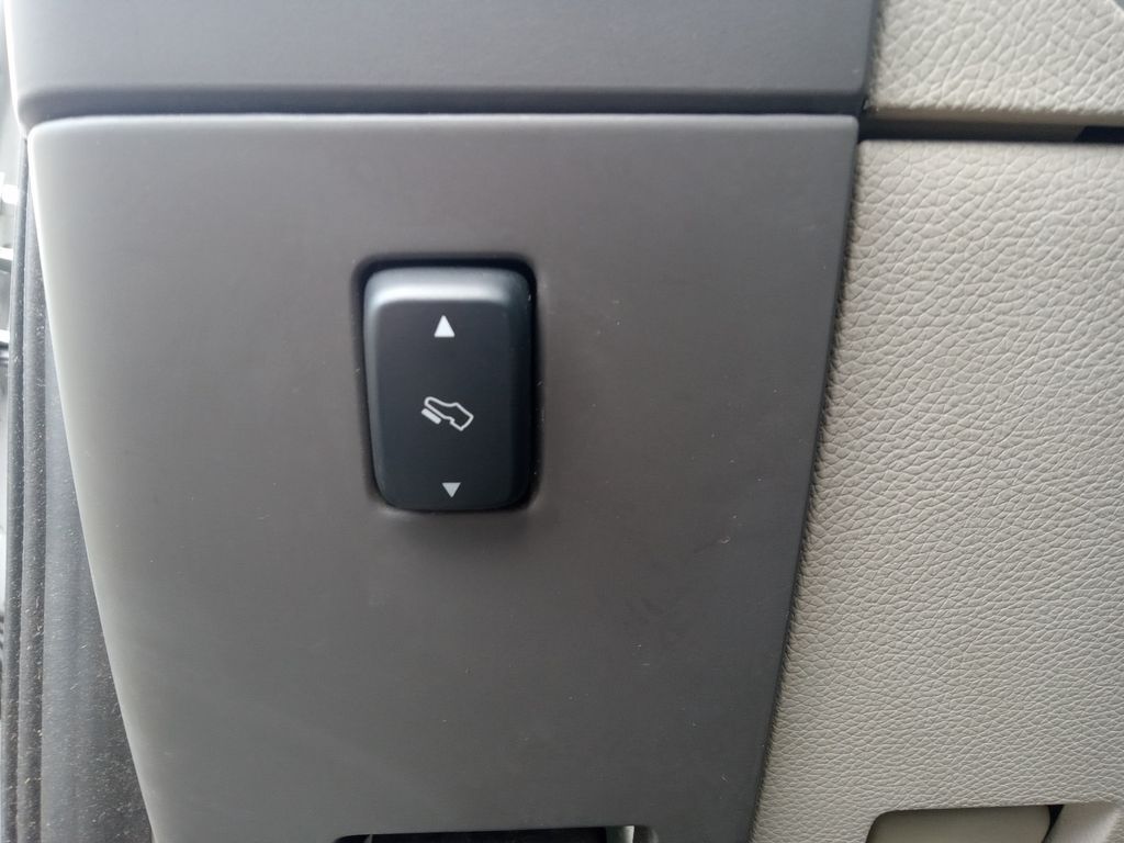 2014 Ingot Silver Metallic Ford Expedition XLT 4X4 SUV