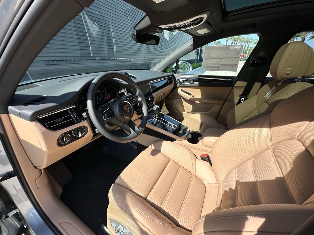 Thumbnail: 2025 Porsche Macan - 4