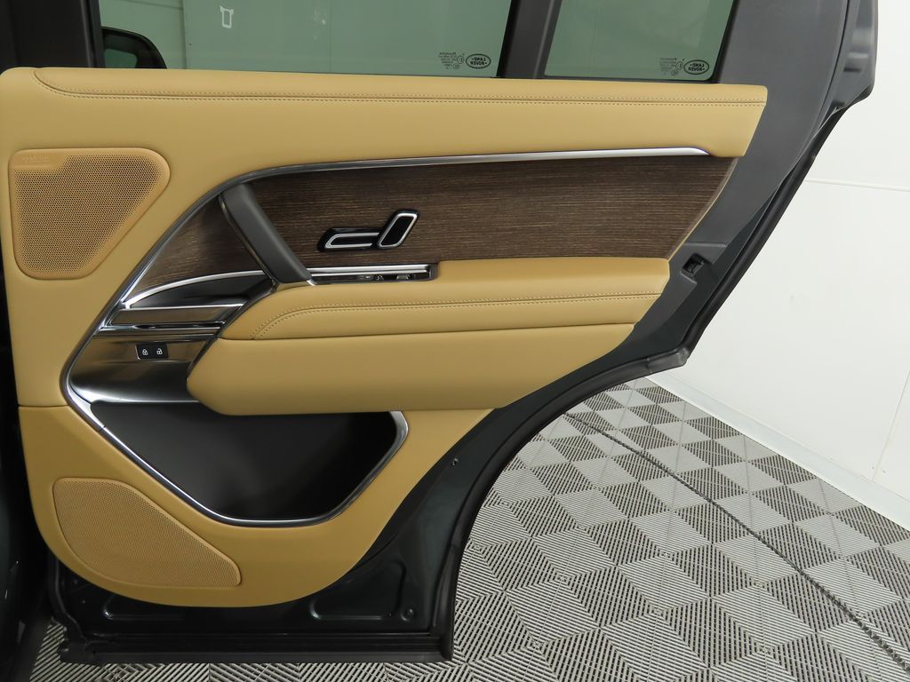 2025 Land Rover Range Rover SE 27