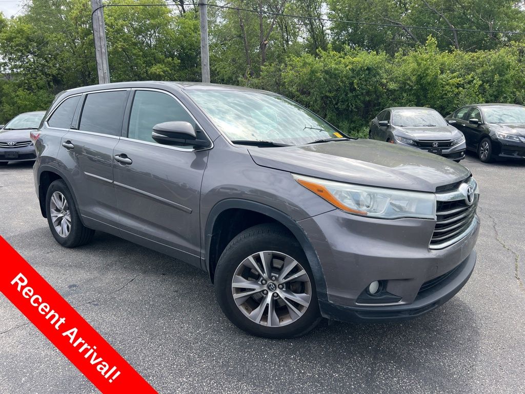 2016 Toyota Highlander LE Plus 4x4 V6's photo