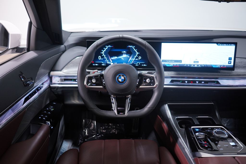 Thumbnail: 2025 BMW i7 - 11