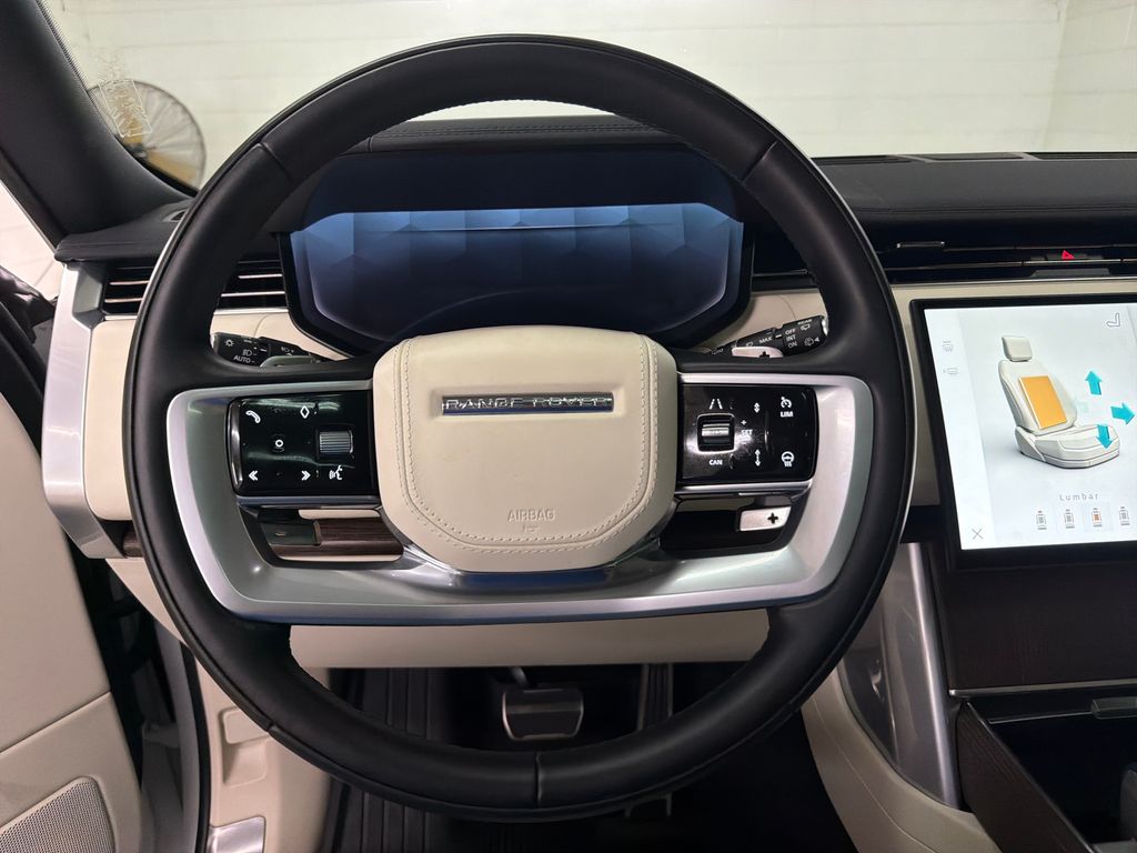 Used 2025  Land Rover SE image 18