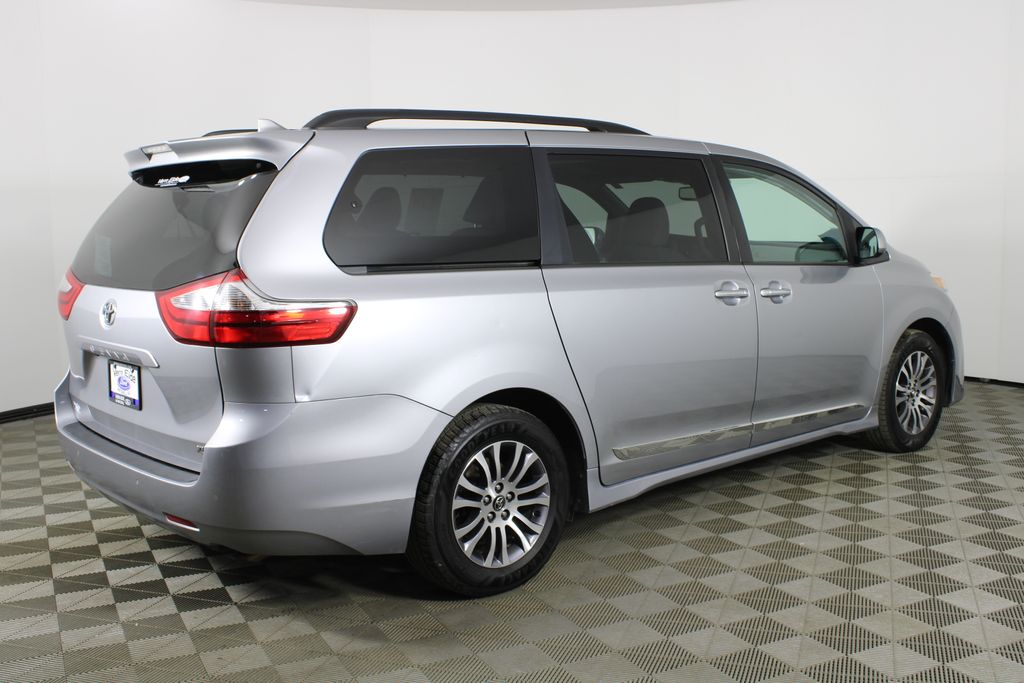 Used 2018 Toyota Sienna for sale in 