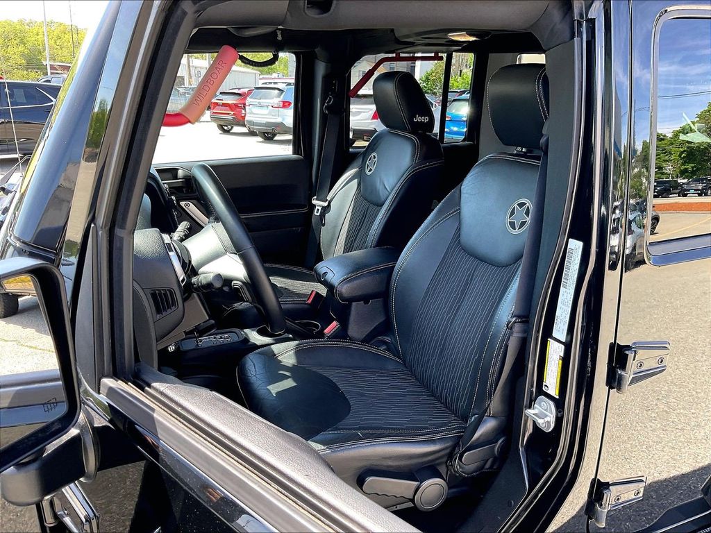 2015 Jeep Wrangler — photo 10