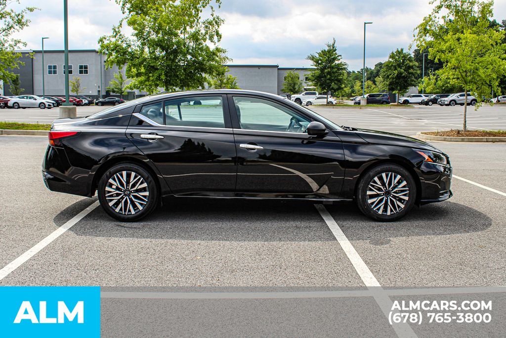 Used 2025 Black Nissan 2.5 SV image 9