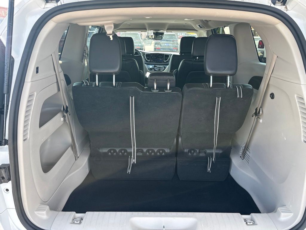 Used 2023 Chrysler Pacifica Van