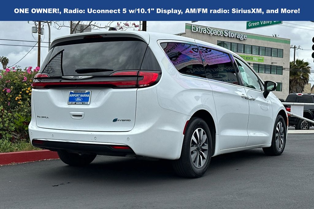 2023 Chrysler Pacifica Hybrid Touring L photo