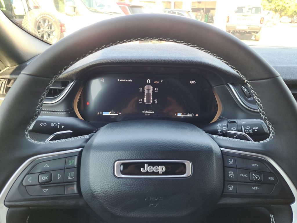 New Car 2025 Jeep Grand Cherokee  Laredo For Sale Under $40,000 In Austin, Texas