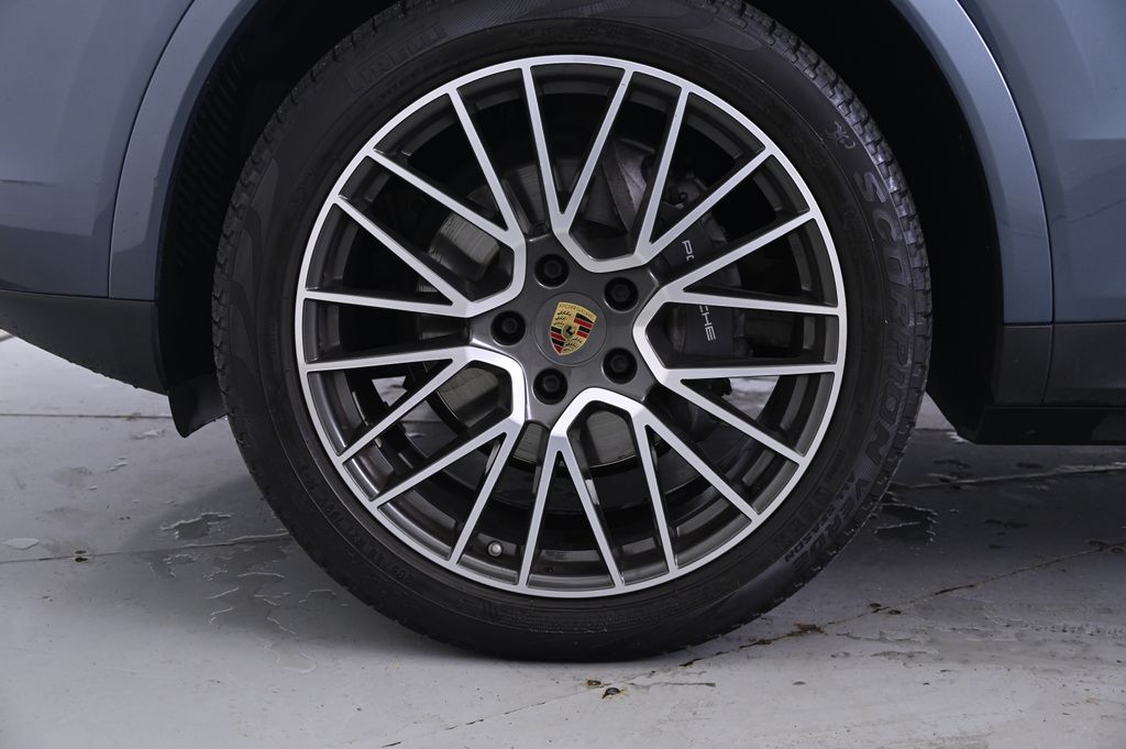 Thumbnail: 2020 Porsche Cayenne - 11