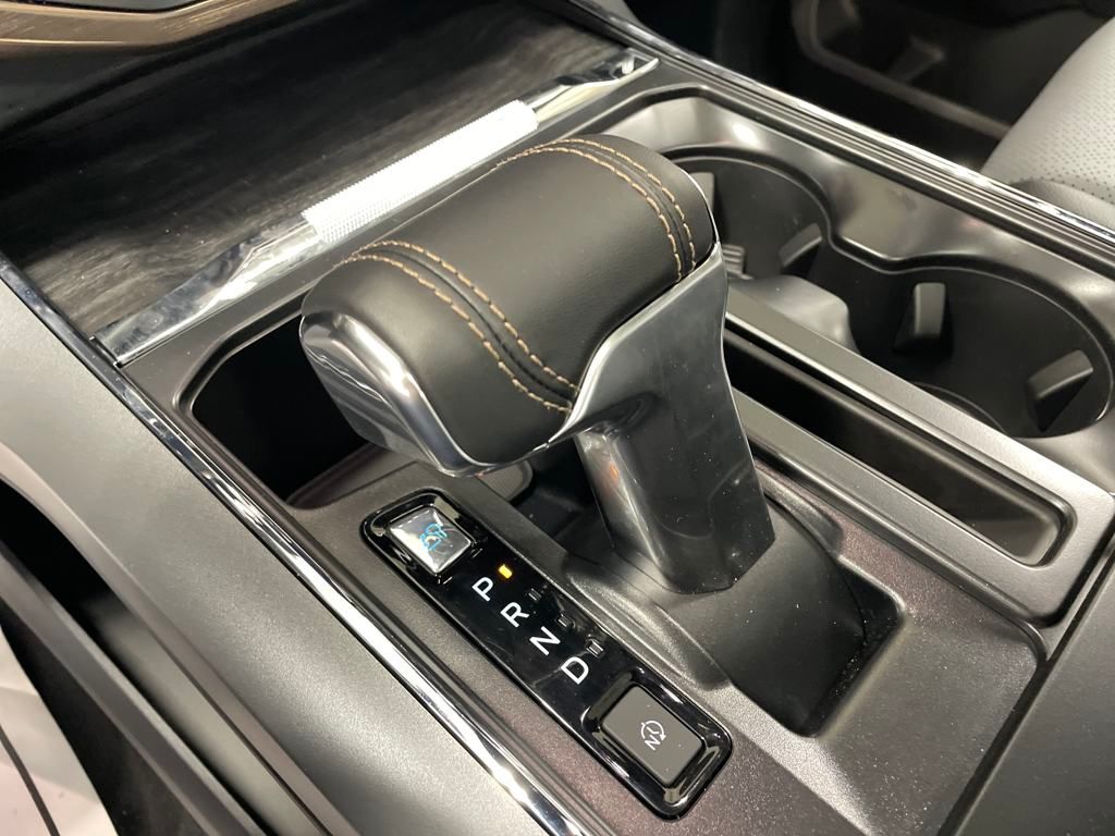 2025 Ford F-150 Lightning Lariat photo 20