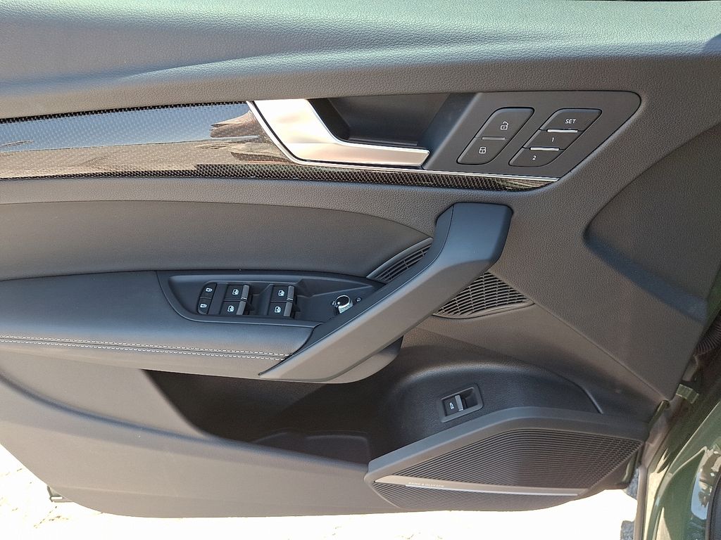 Thumbnail: 2024 Audi SQ5 - 13