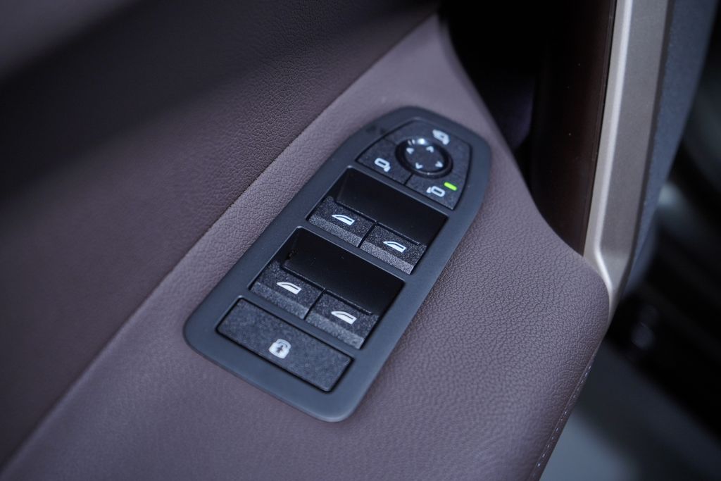 Thumbnail: 2026 BMW iX - 16