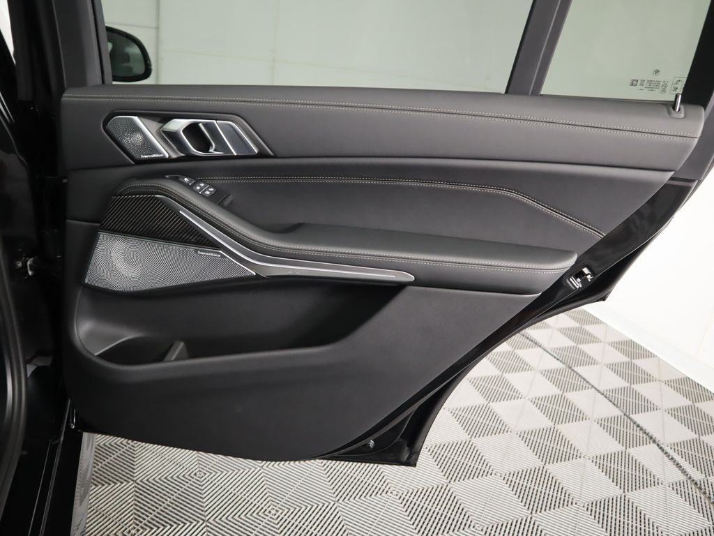 Thumbnail: 2026 BMW X7 - 29
