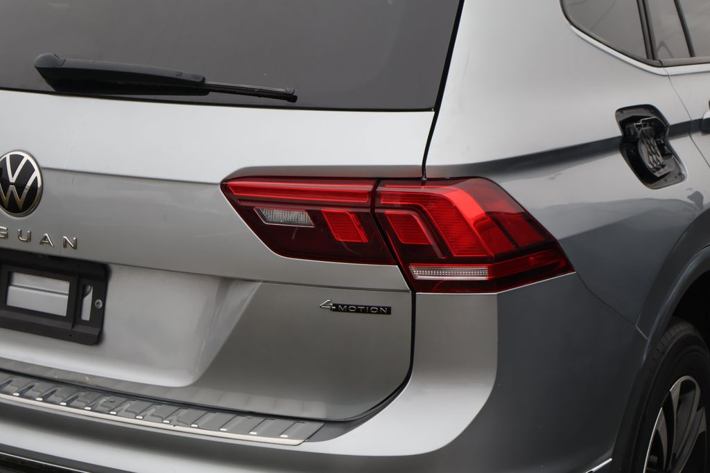 Thumbnail: 2022 Volkswagen Tiguan - 8
