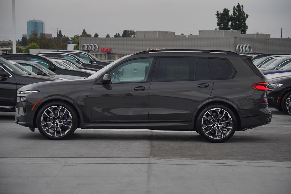 2025 BMW X7 M60i 4