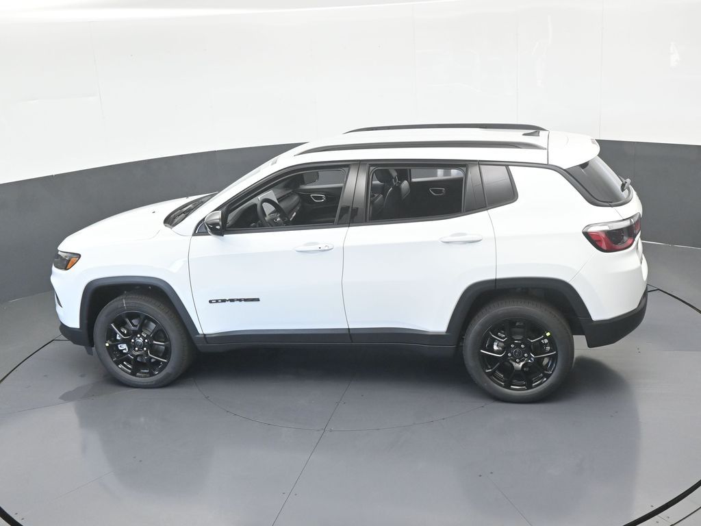 New 2026 bright white clearcoat Jeep Latitude image 41