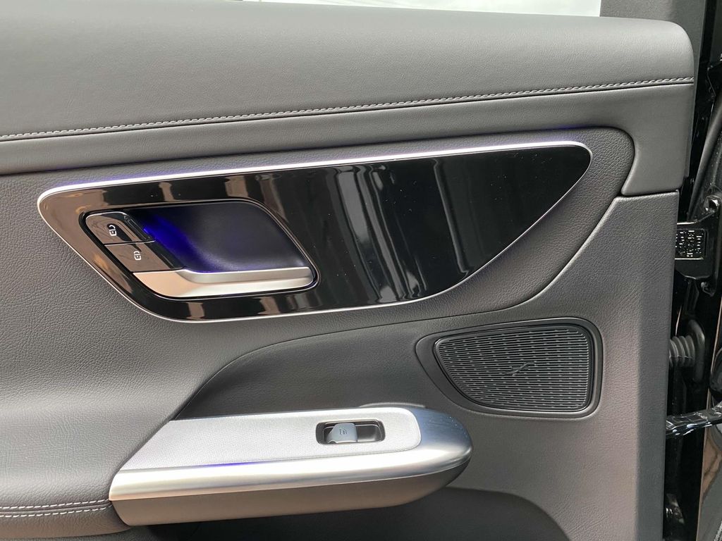 Thumbnail: 2025 Mercedes-Benz GLC - 18