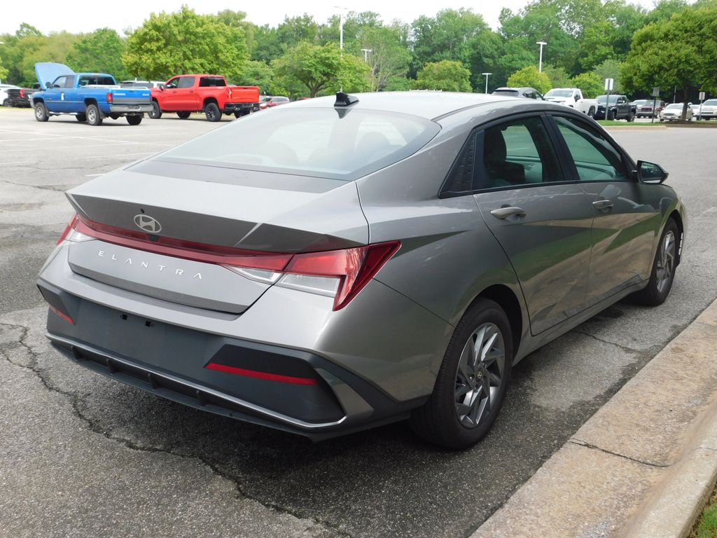 2024 Hyundai Elantra SEL 4