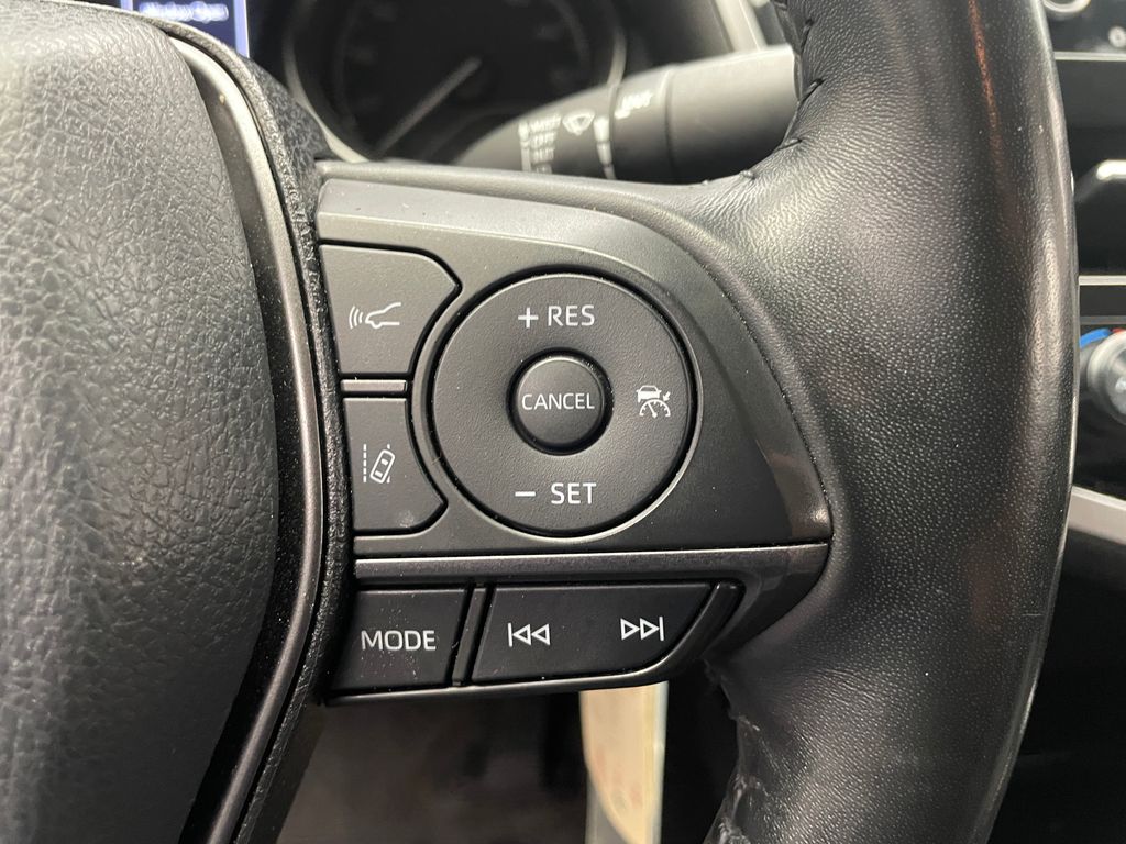 2022 Toyota Camry SE 23