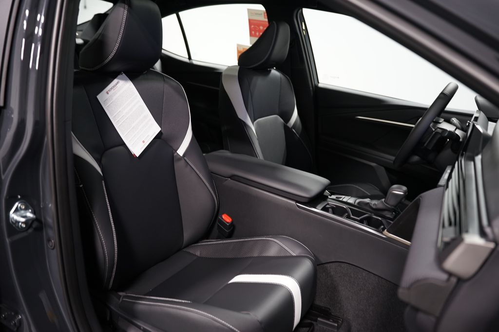 2025 Toyota Camry SE 29
