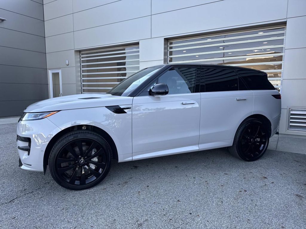Certified Used 2025 Gray Land Rover Dynamic SE image 3