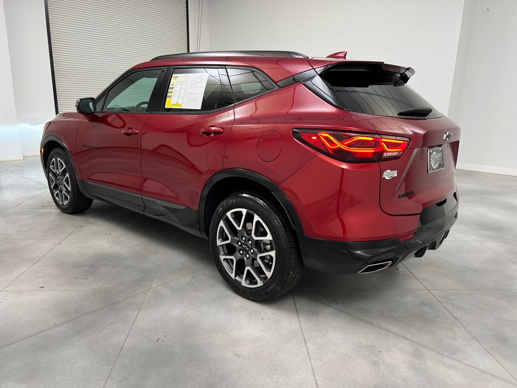 View vehicle photo 5