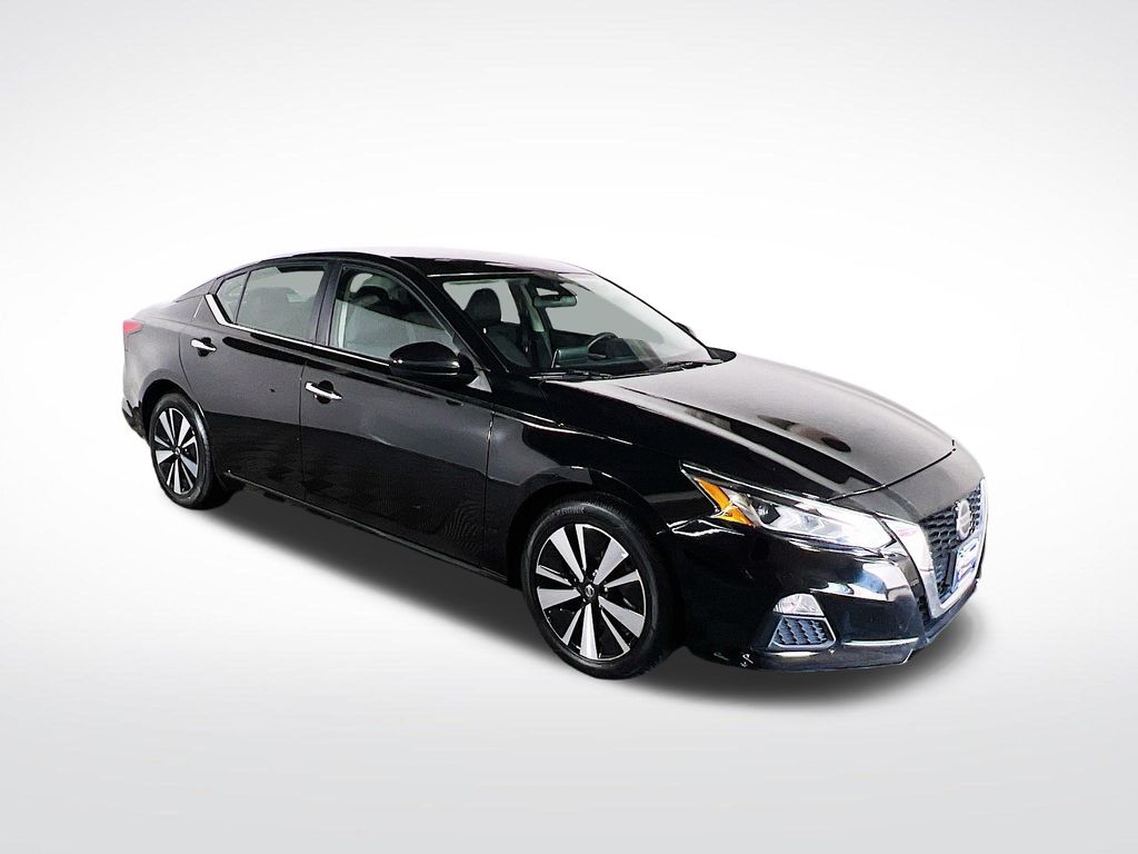 Used 2021 Nissan Altima SV with VIN 1N4BL4DV2MN360656 for sale in Gladstone, OR