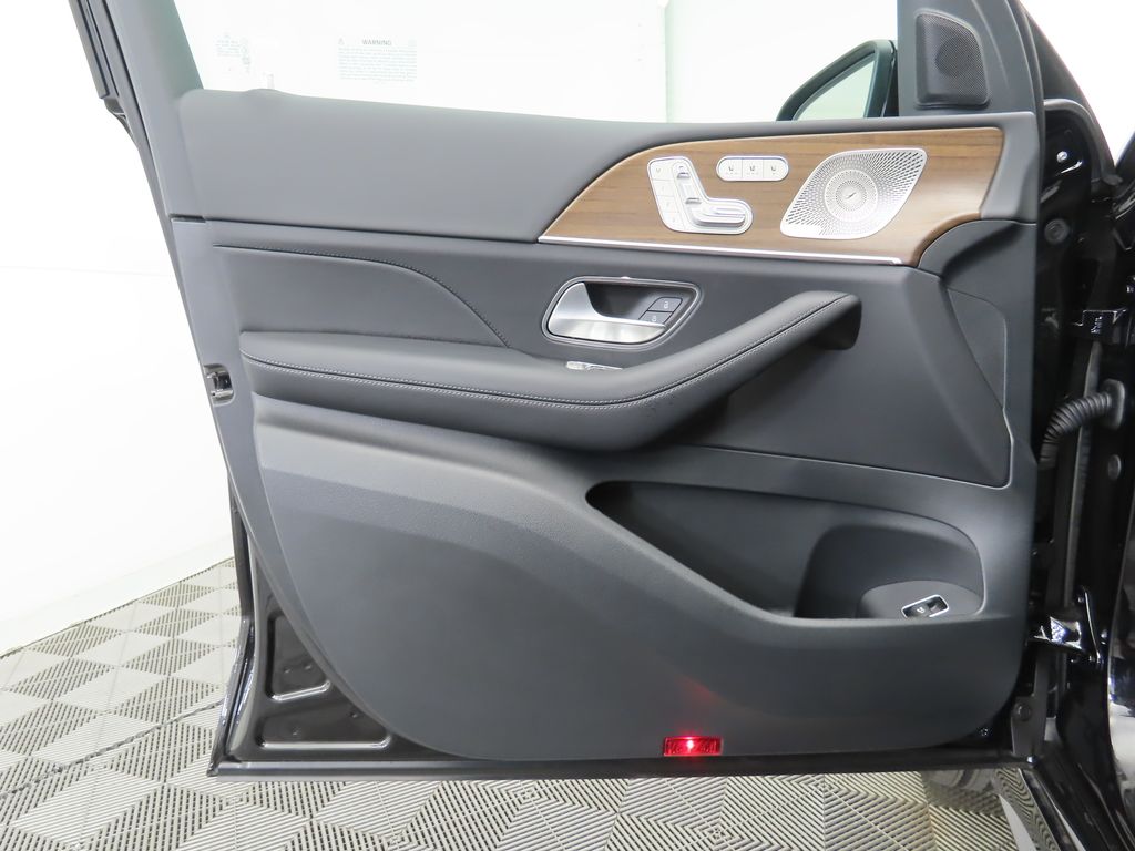 Thumbnail: 2025 Mercedes-Benz GLE - 26