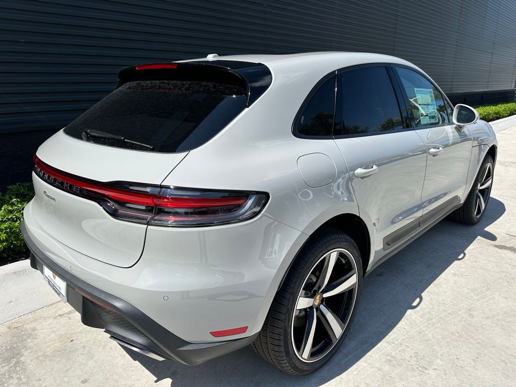 2025 Porsche Macan  9