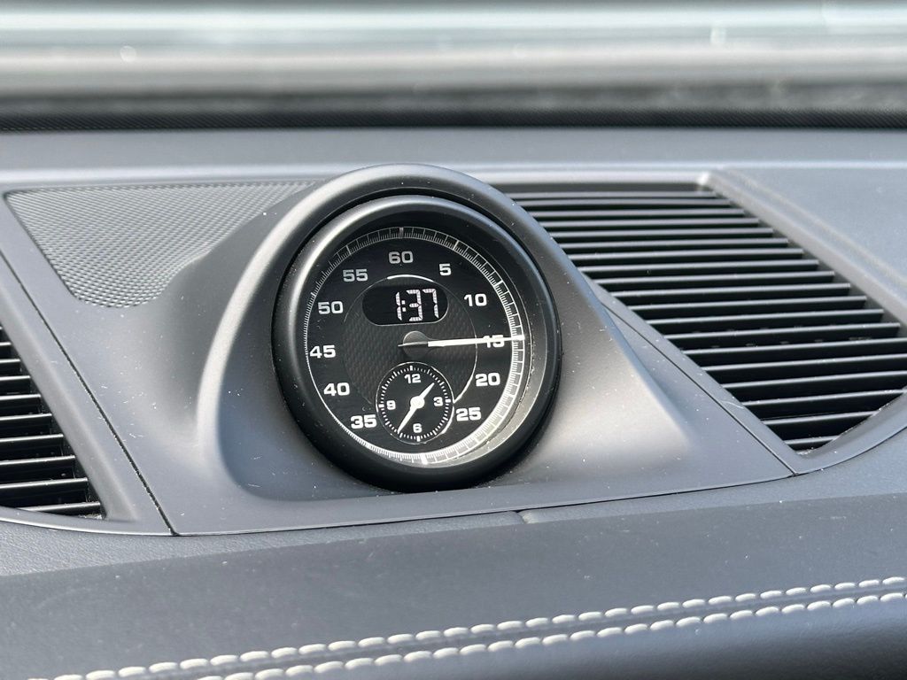 Thumbnail: 2023 Porsche Macan - 31