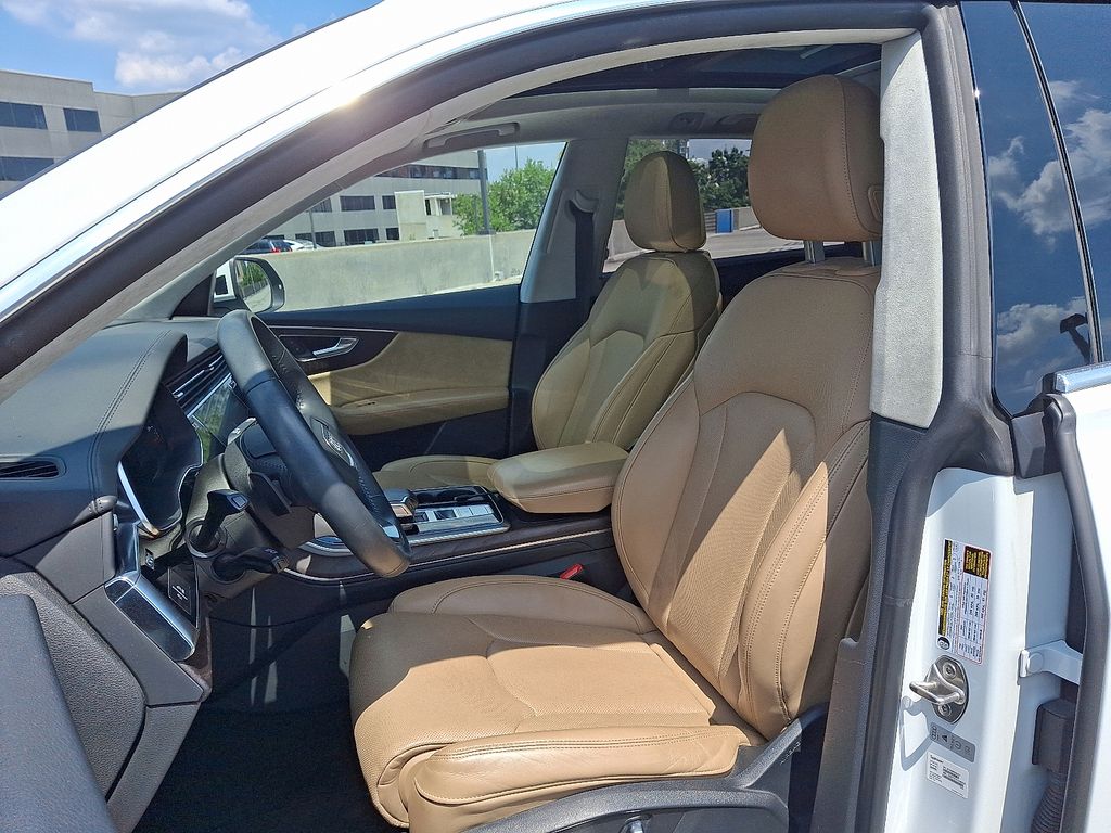 Thumbnail: 2020 Audi Q8 - 16