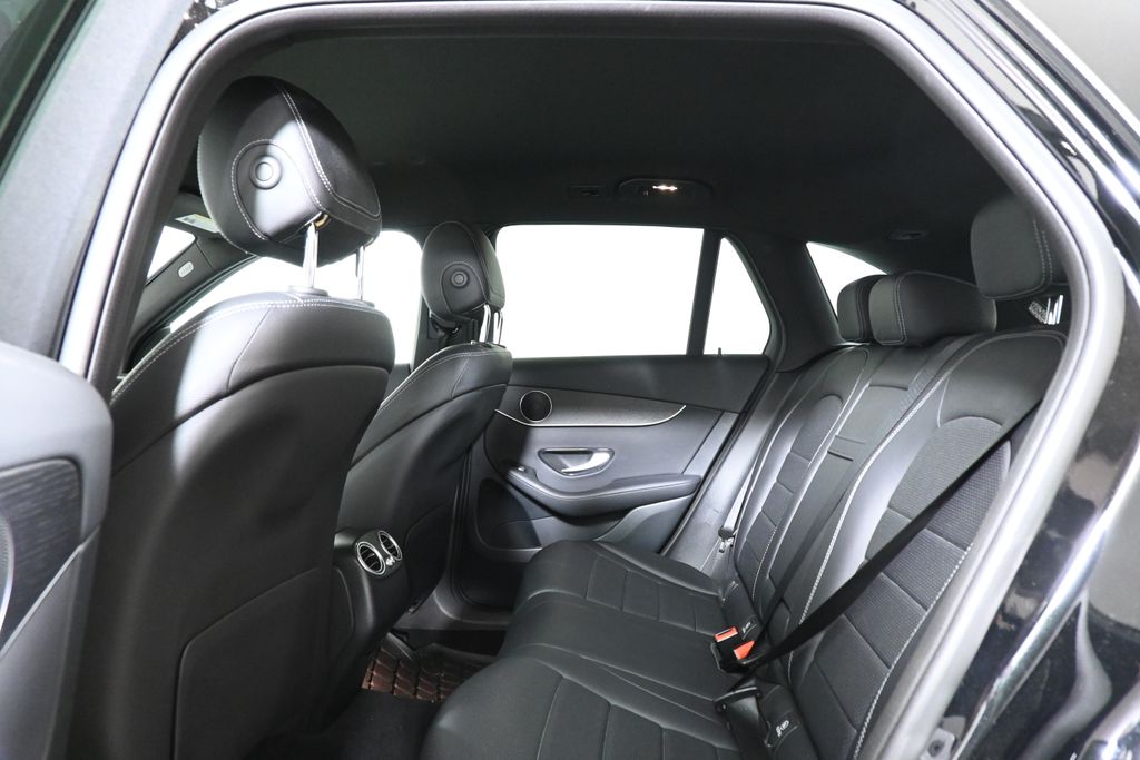 2022 Mercedes-Benz GLC 300 7