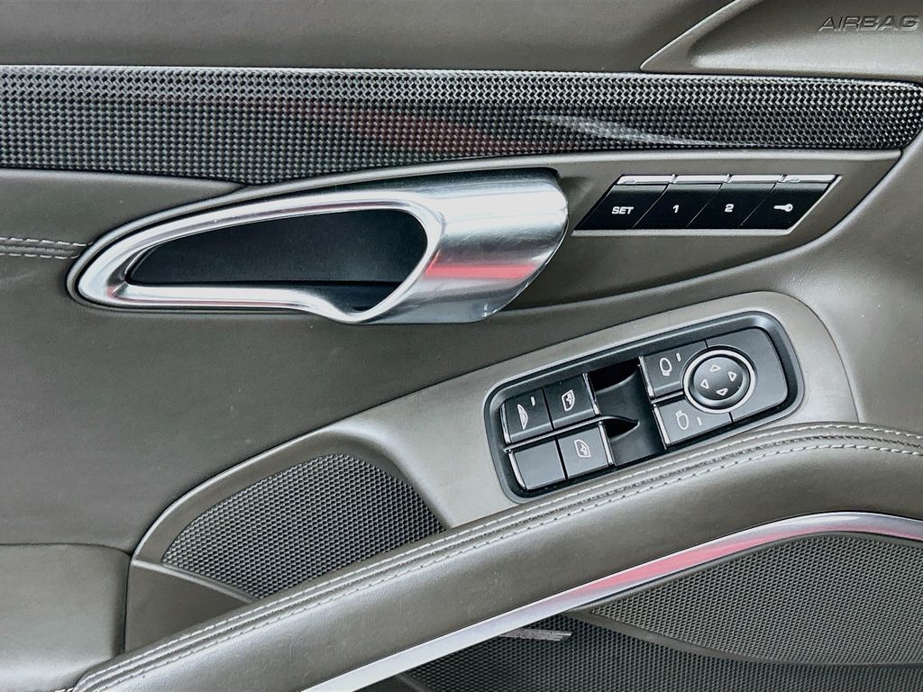 Thumbnail: 2014 Porsche 911 - 21