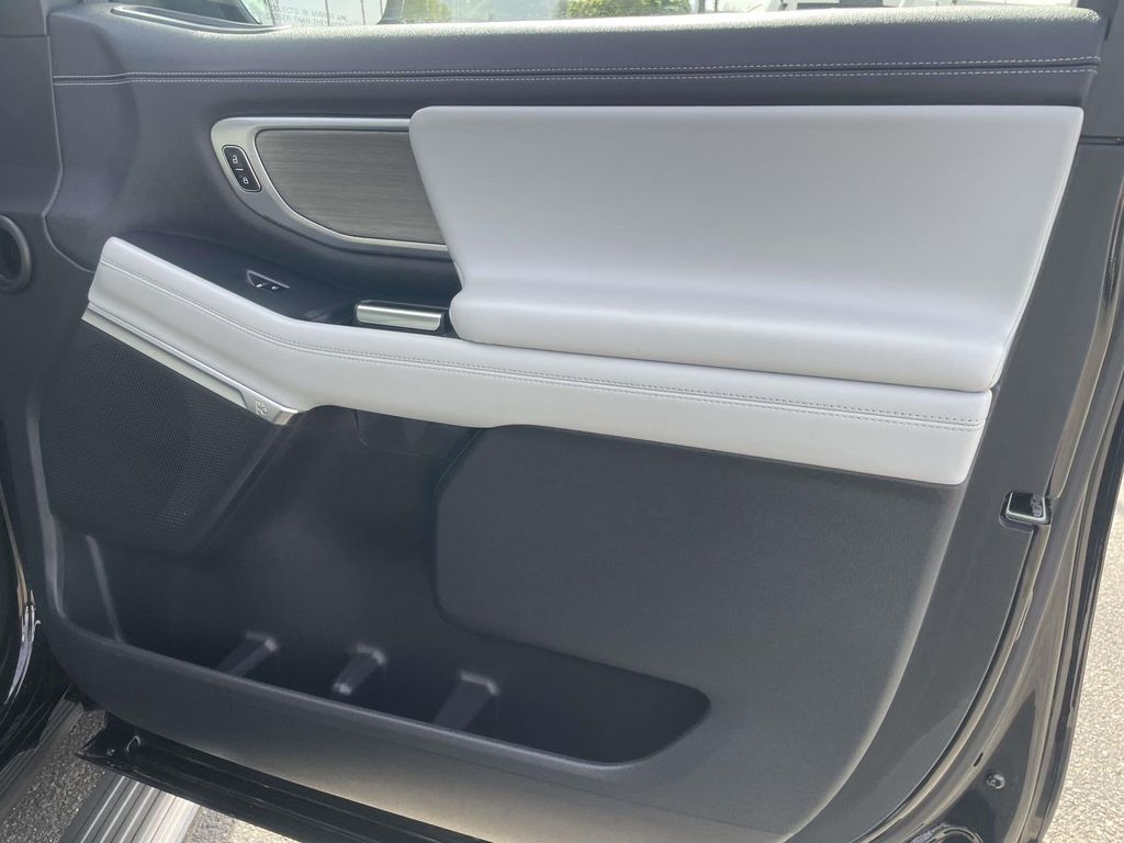 Used 2025 Ford Expedition Platinum 4D Sport Utility