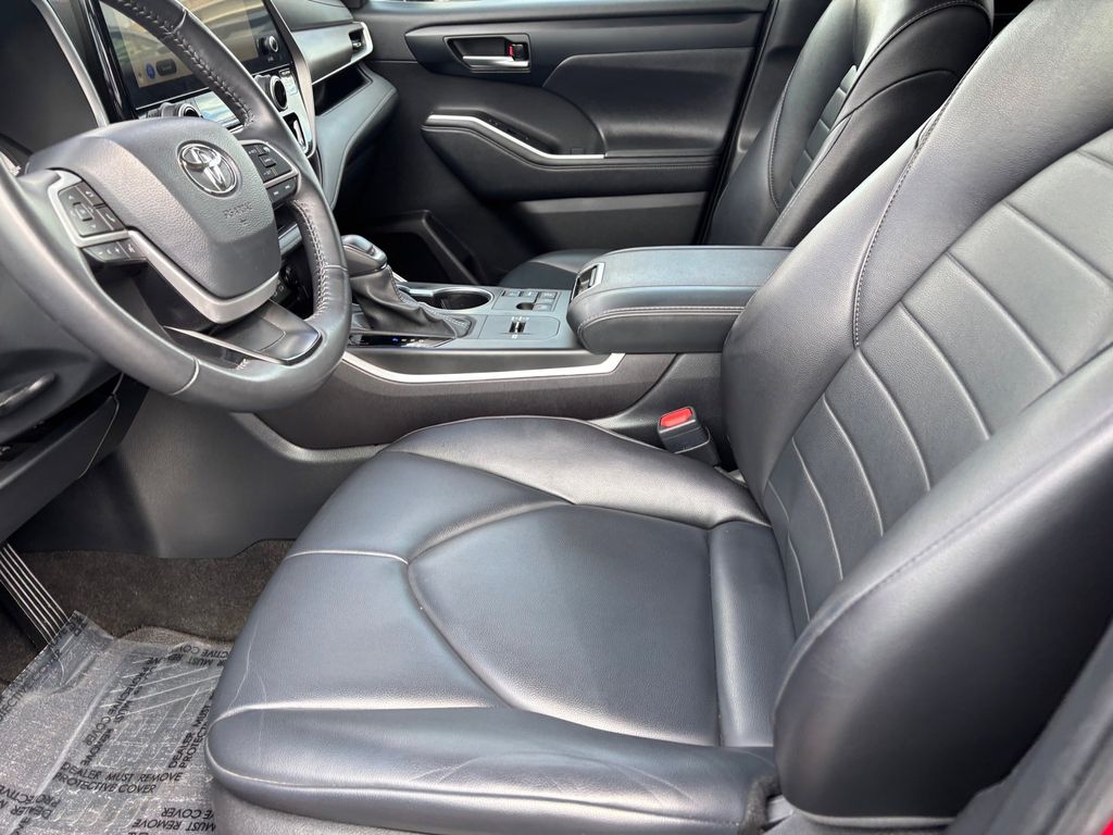 Used Car 2024 Toyota Highlander  Xle For Sale Under $50,000 In Austin, Texas