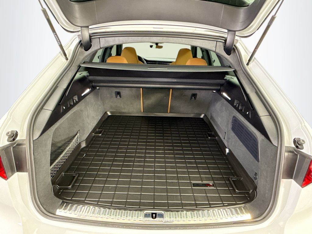 Thumbnail: 2025 Audi RS 6 - 29