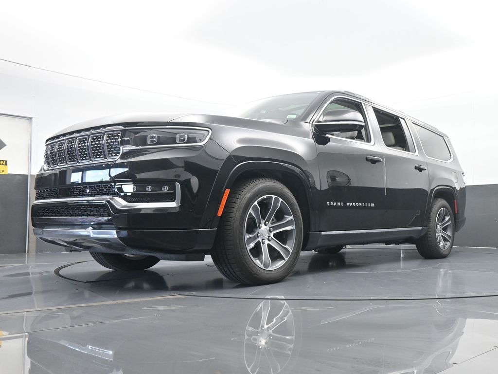 Used 2024 Diamond Black Crystal Pearlcoat Jeep Base image 71