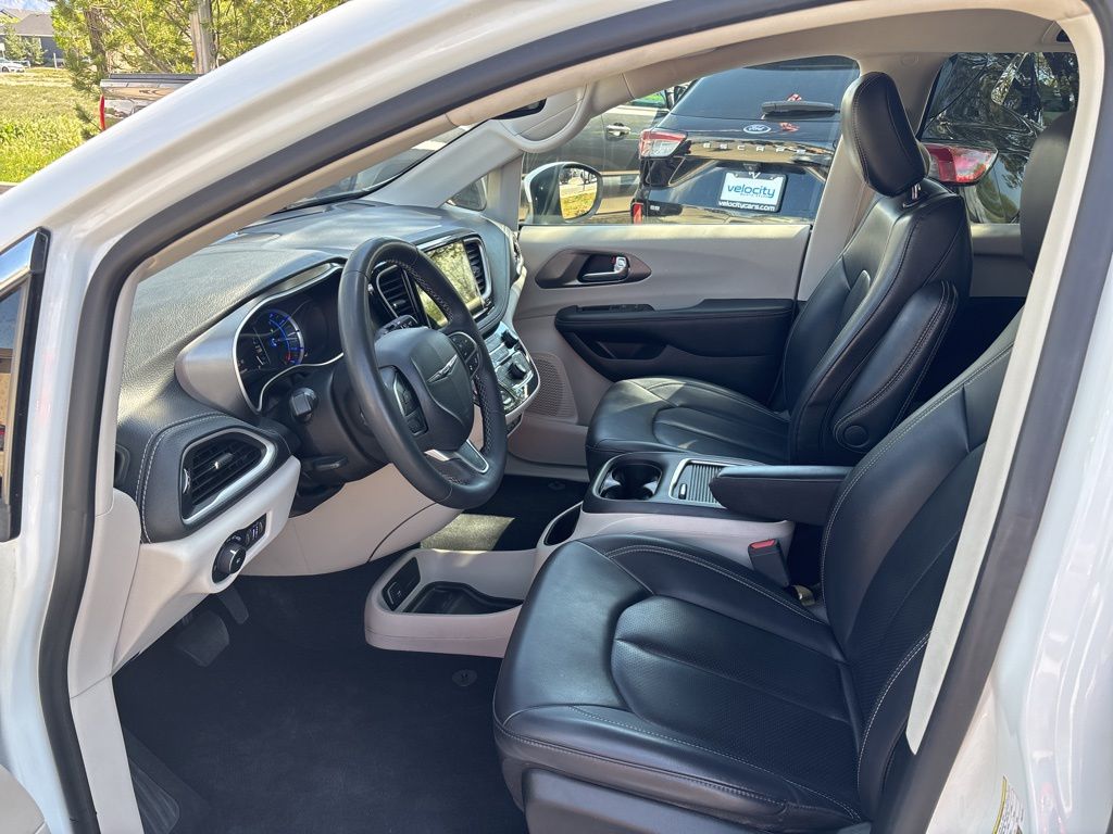 Bright White Clearcoat 2023 Chrysler Pacifica Hybrid Touring L FWD Minivan Front-Wheel Drive Continuously Variable Transmission