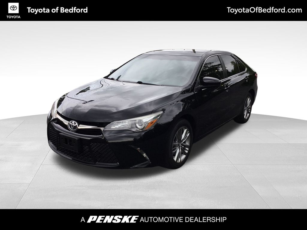 2017 Toyota Camry SE Hero Image