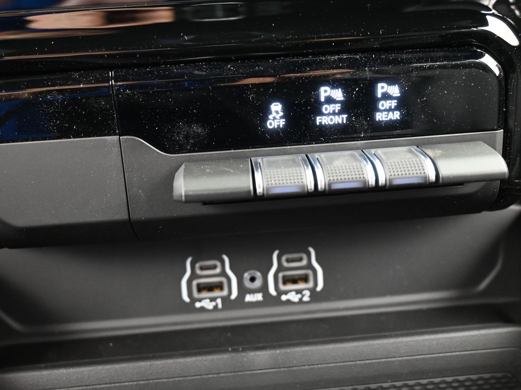 New 2026 Molten Red Pearlcoat Ram Laramie image 20