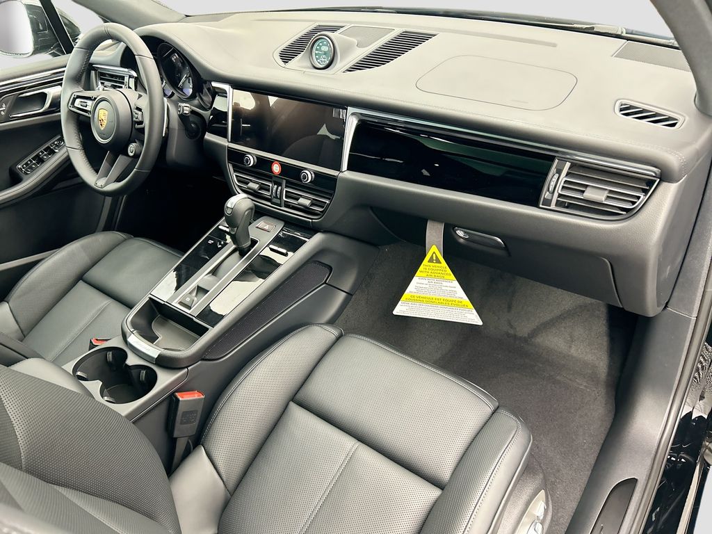 Thumbnail: 2026 Porsche Macan - 20