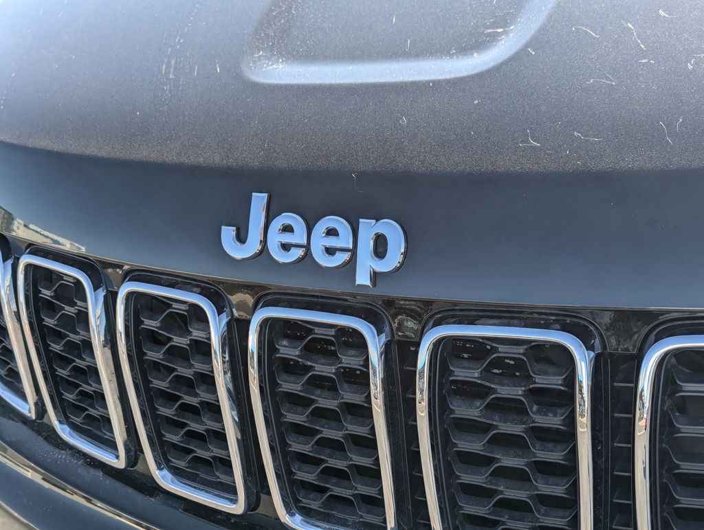 2019 Jeep Grand Cherokee Laredo E 11