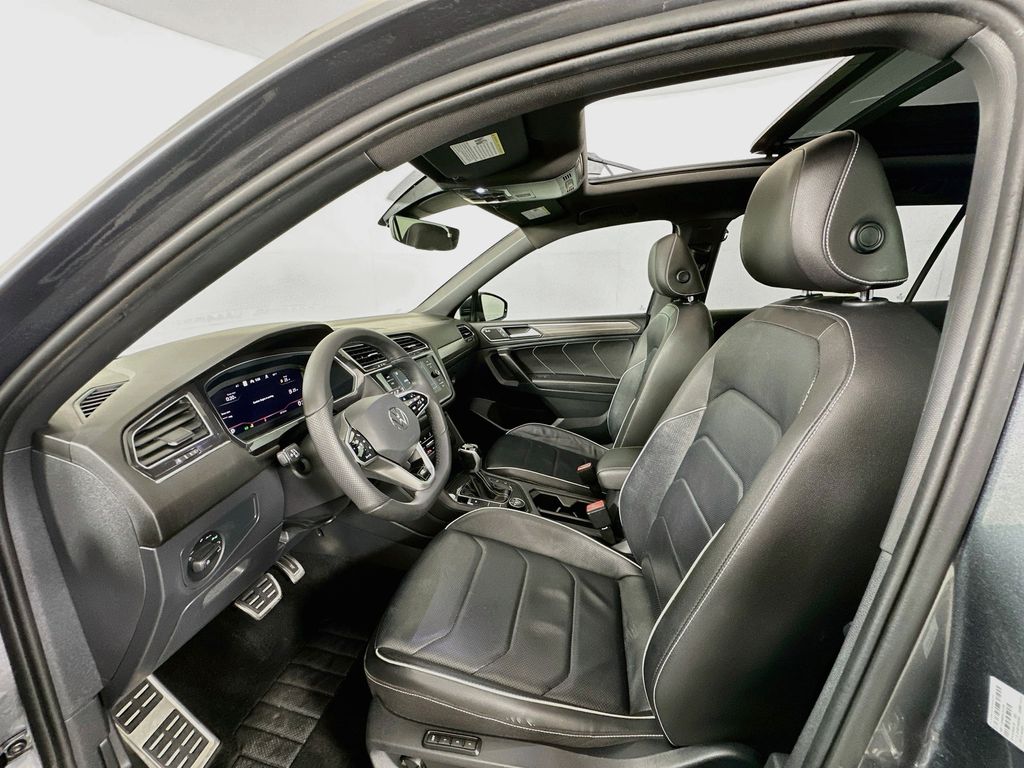 Thumbnail: 2022 Volkswagen Tiguan - 21