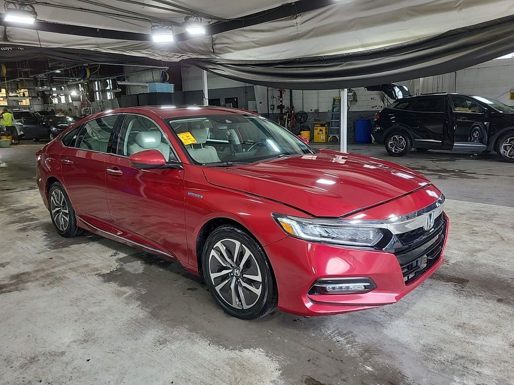 Used 2019 Red Honda Touring image 3