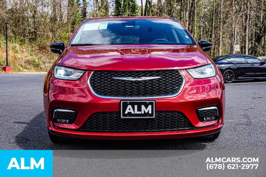 Used 2024 Red Chrysler Touring L image 10