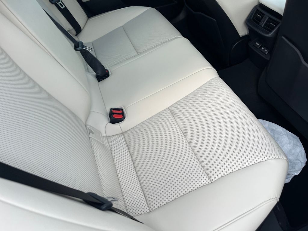 2025 Lexus ES 350 photo 8