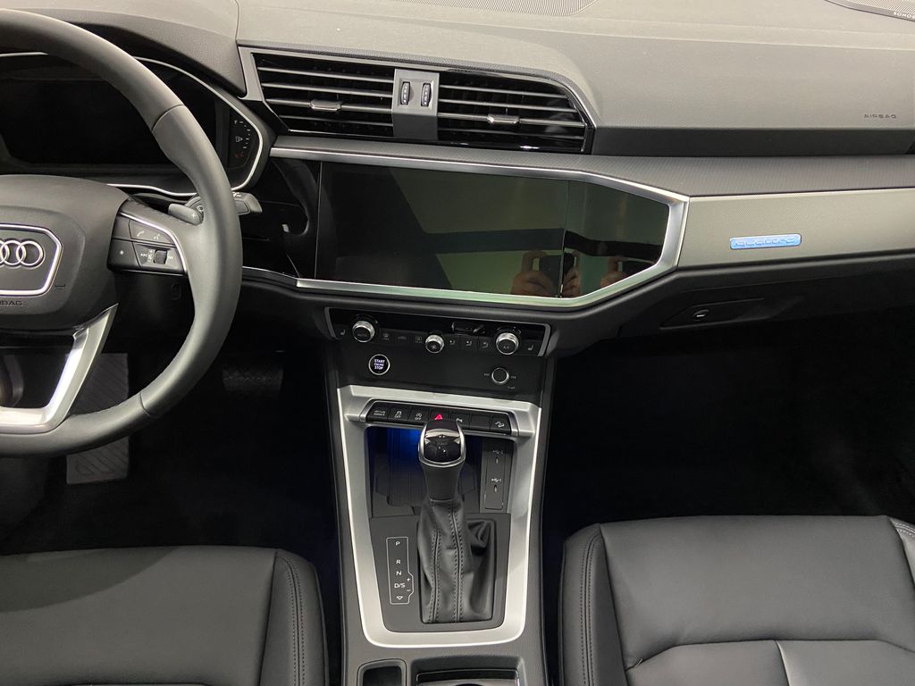 Thumbnail: 2025 Audi Q3 - 16