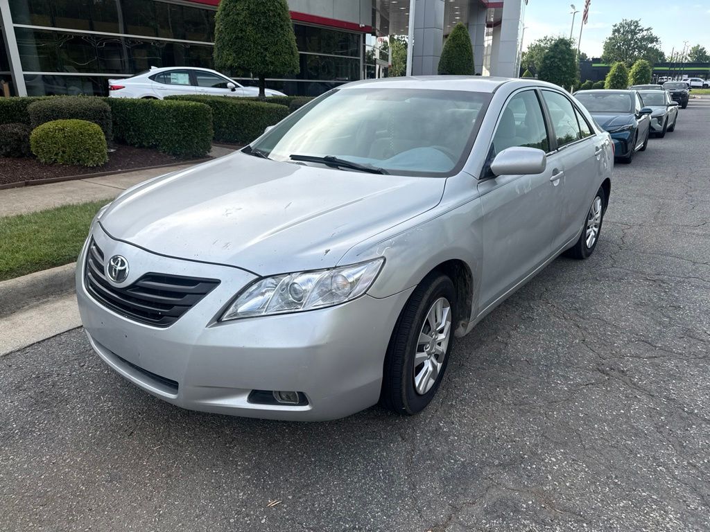 Used 2008  Toyota LE image 2